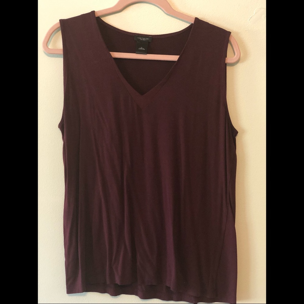 Ann Taylor maroon v-neck shell Large